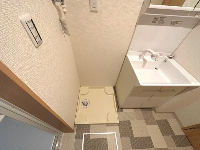 物件内観写真16　(洗濯機置場)