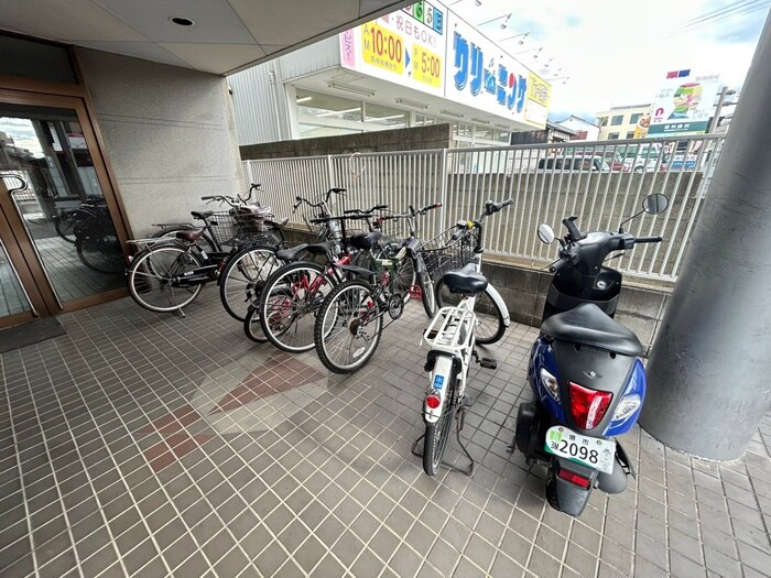 物件外観写真3　(駐輪場)