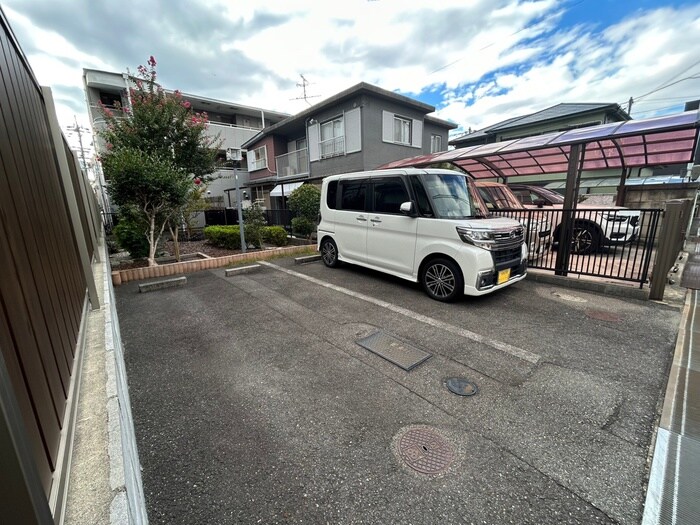 物件外観写真4　(駐車場)