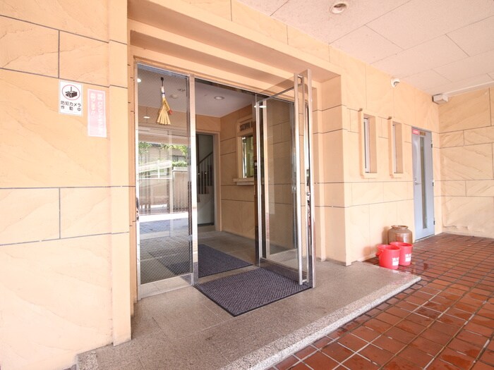 物件外観写真3　(エントランス部分)