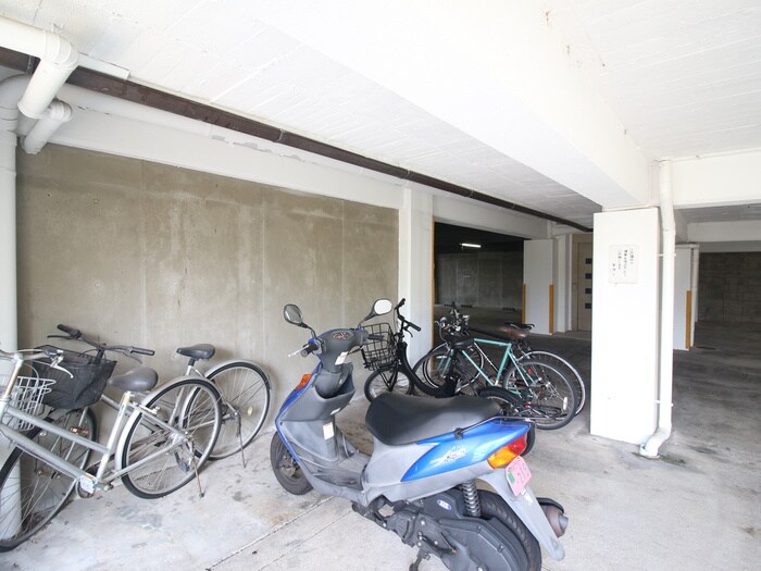 物件外観写真5　(駐輪場)