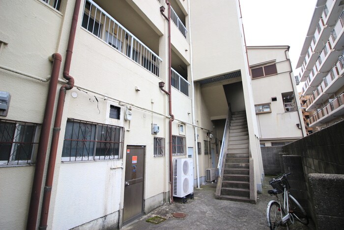 物件外観写真4　(エントランス部分)