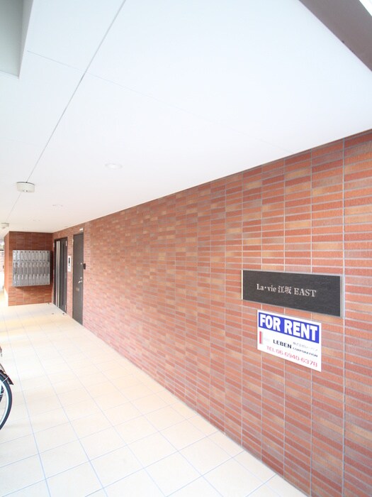 物件外観写真6　(エントランス部分)