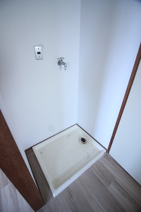 物件内観写真7　(洗濯機置場)