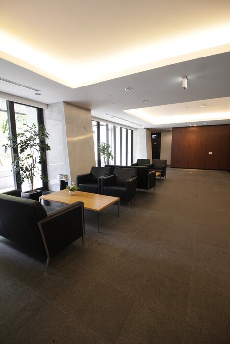 物件外観写真5　(エントランス部分)