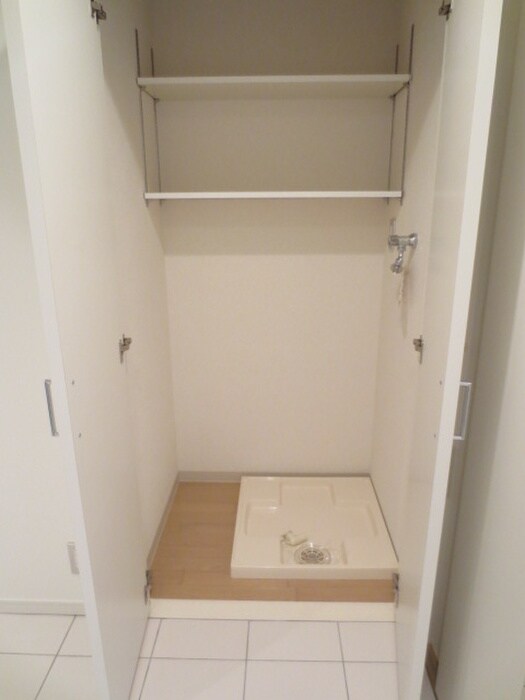 物件内観写真12　(洗濯機置場)