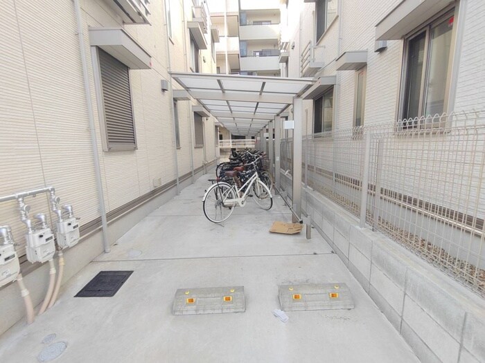 物件外観写真5　(駐輪場)