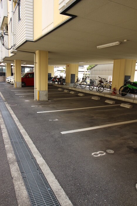 物件外観写真5　(駐車場)