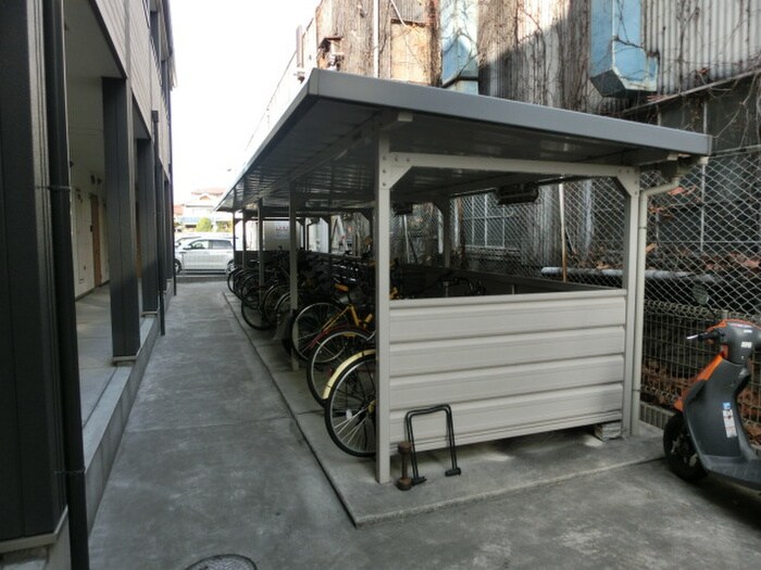 物件外観写真3　(駐輪場)