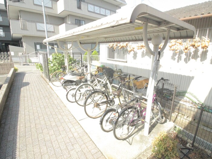物件外観写真3　(駐輪場)
