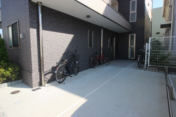 物件外観写真3　(駐輪場)