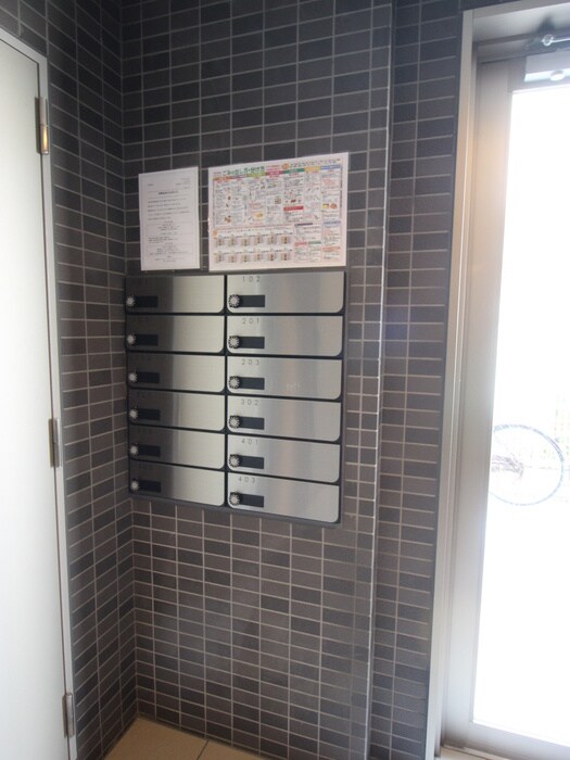 物件外観写真5　(エントランス部分)