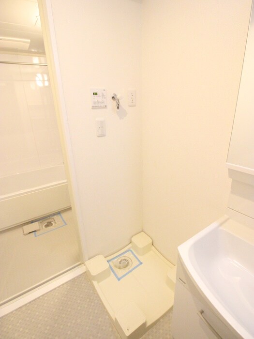 物件内観写真11　(洗濯機置場)