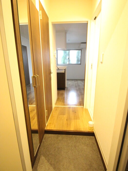 物件内観写真18　(玄関)