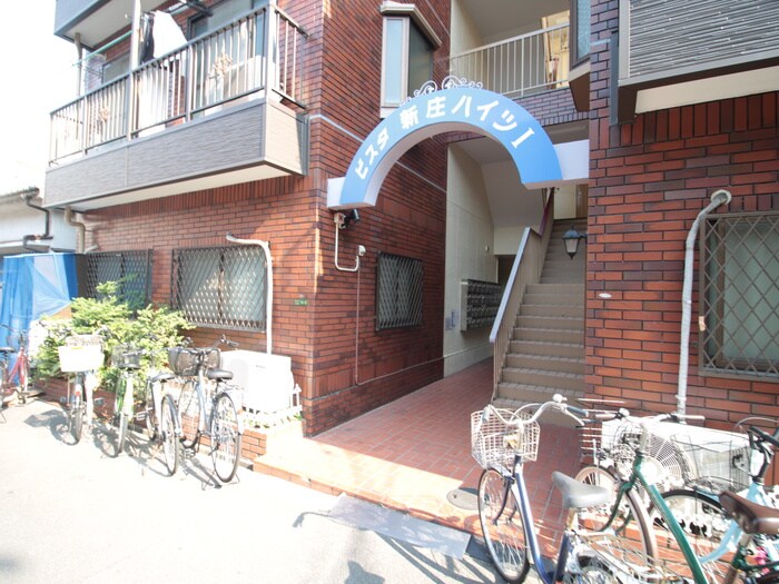 物件外観写真3　(エントランス部分)