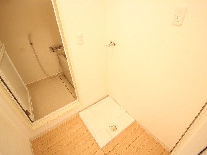 物件内観写真10　(洗濯機置場)