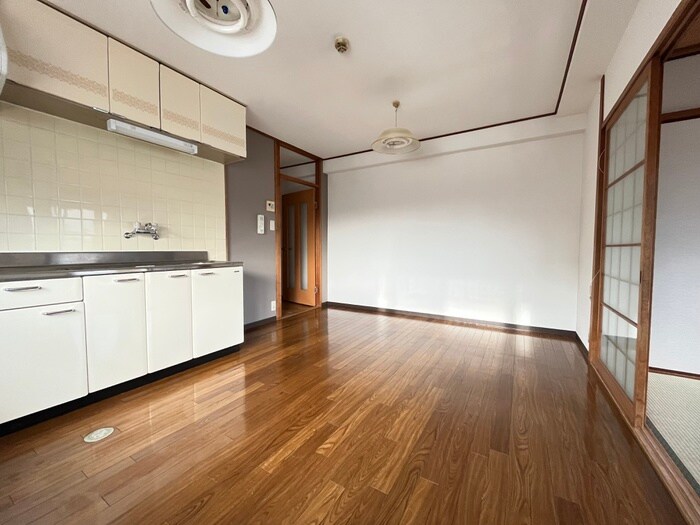 物件内観写真2　(居室)