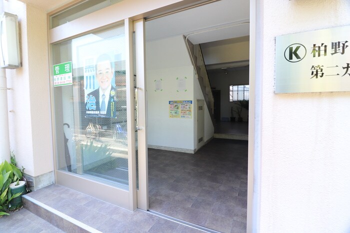 物件外観写真6　(エントランス部分)