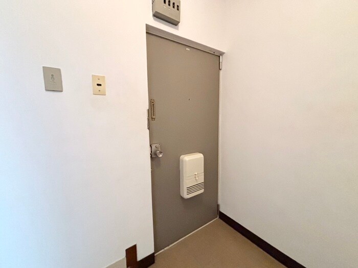 物件内観写真16　(玄関)