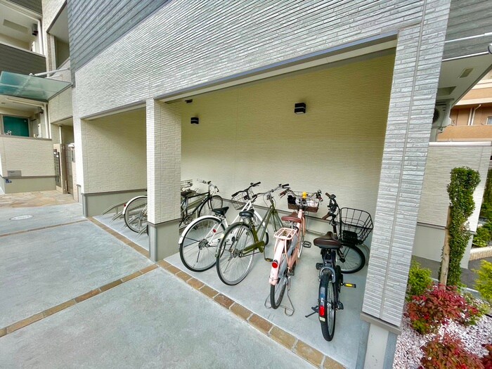 物件外観写真4　(駐輪場)