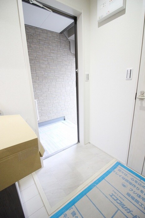物件内観写真18　(玄関)