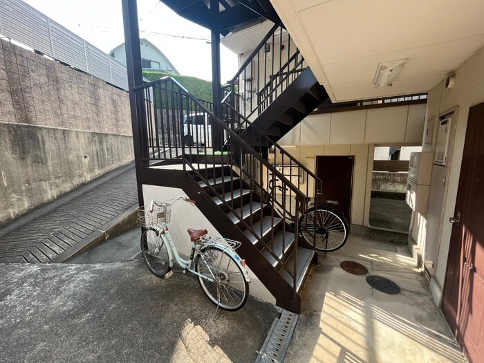 物件外観写真2　(エントランス部分)