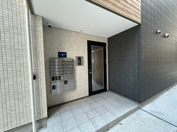 物件外観写真4　(エントランス部分)