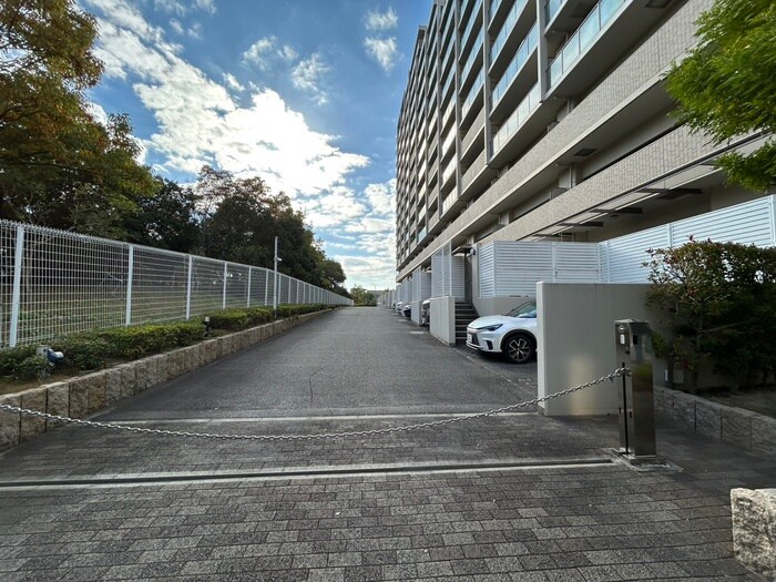 物件外観写真3　(駐車場)