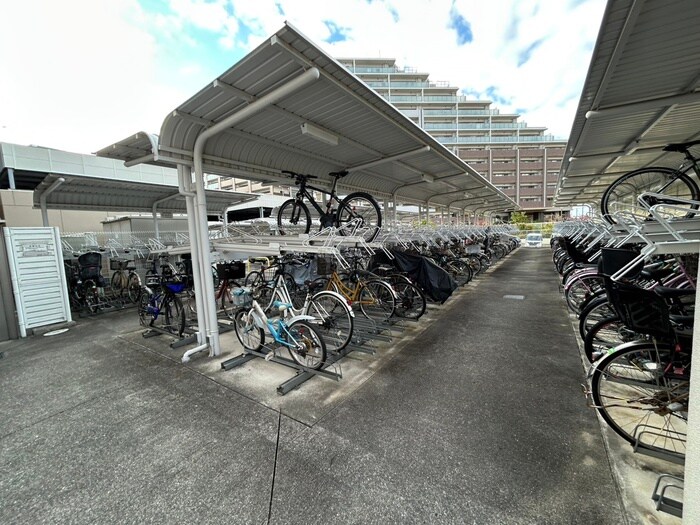 物件外観写真4　(駐輪場)
