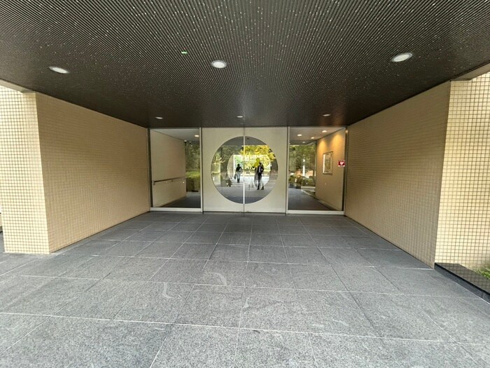 物件外観写真5　(エントランス部分)