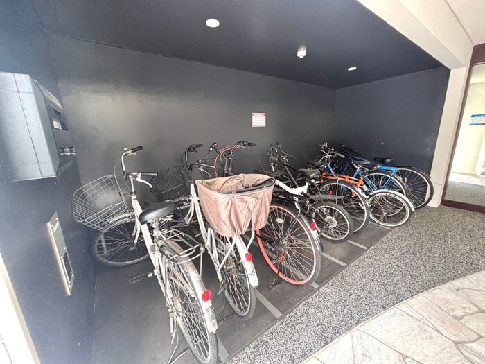 物件外観写真3　(駐輪場)