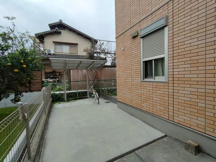 物件外観写真3　(駐輪場)