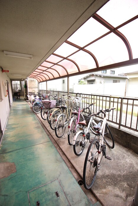 物件外観写真4　(駐輪場)