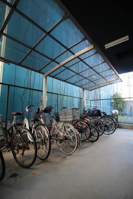 物件外観写真4　(駐輪場)