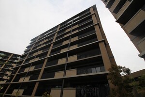 ﾌﾟﾚﾐｽﾄ北千里ｸﾗｯｼｨD棟（204）外観写真