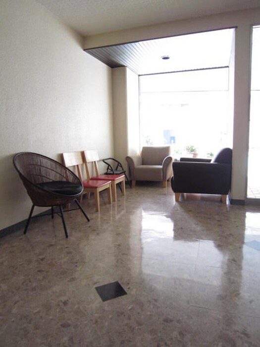 物件外観写真5　(エントランス部分)