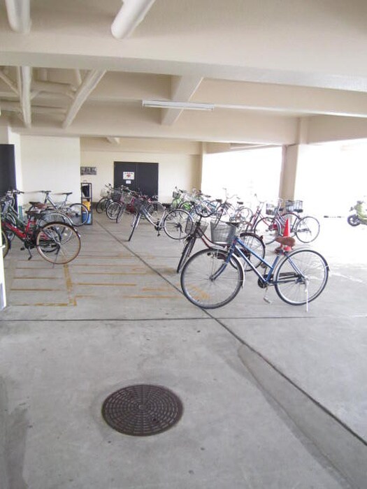 物件外観写真6　(駐輪場)