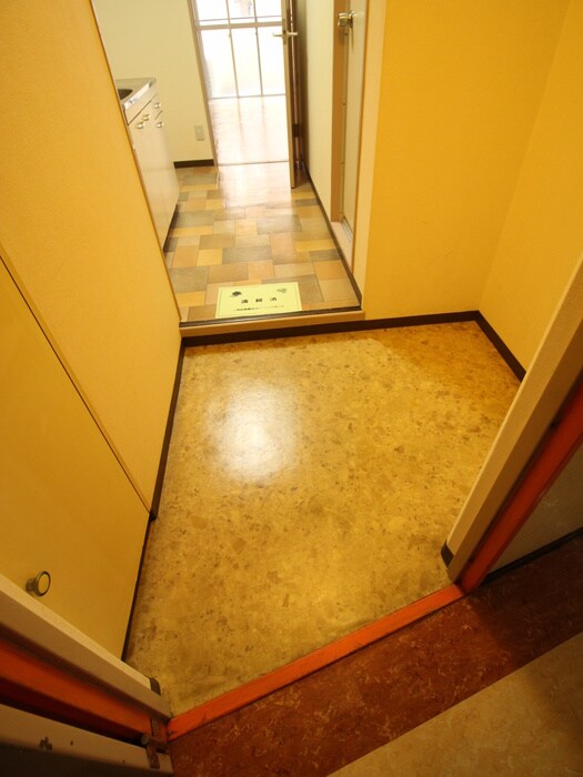 物件内観写真16　(玄関)