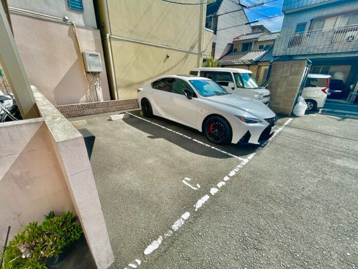 物件外観写真5　(駐車場)