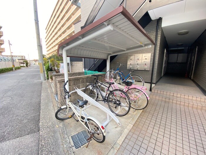 物件外観写真4　(駐輪場)
