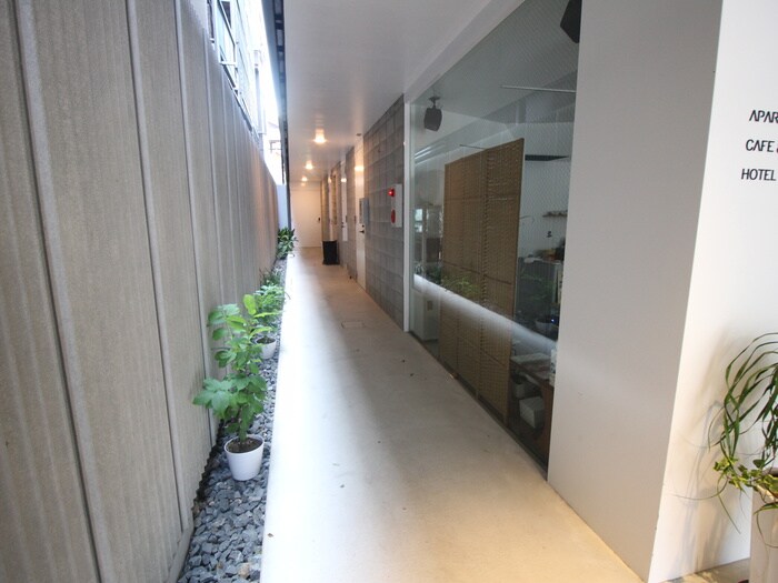 物件外観写真3　(エントランス部分)