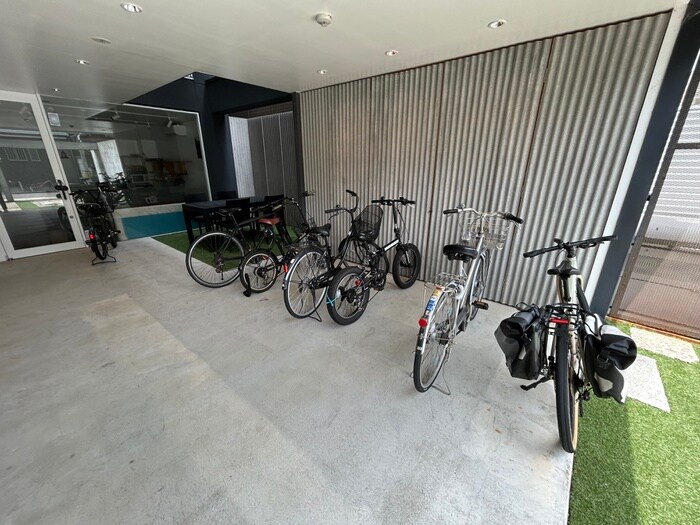 物件外観写真5　(駐輪場)