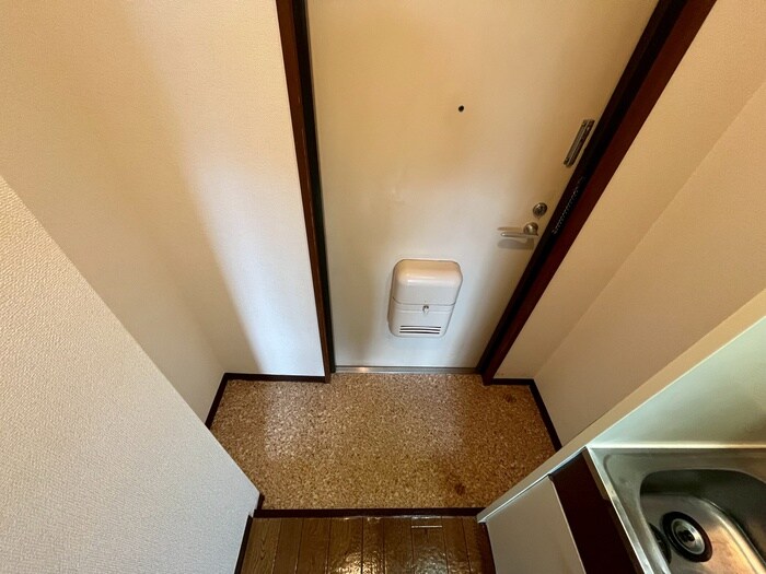 物件内観写真7　(玄関)