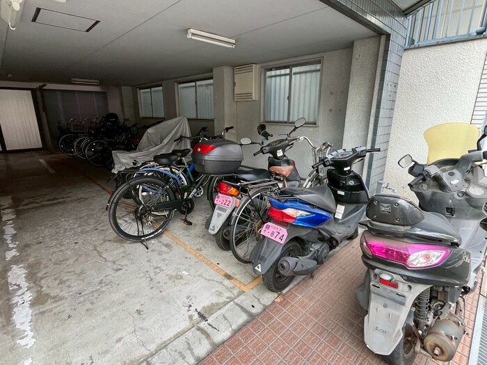物件外観写真5　(駐輪場)