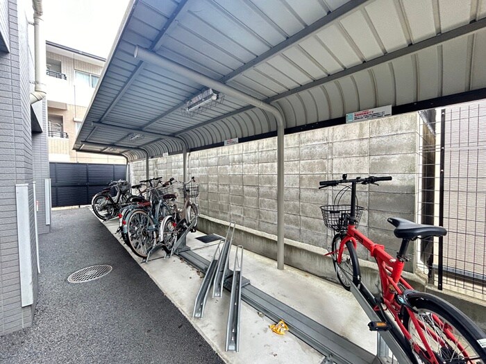 物件外観写真3　(駐輪場)