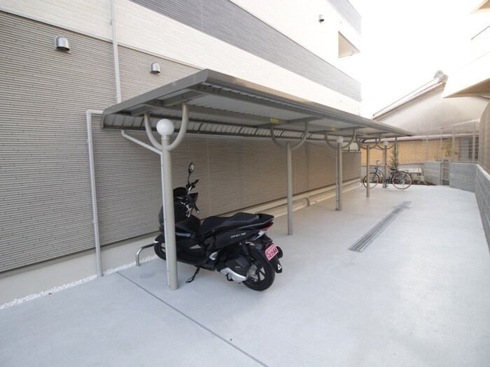 物件外観写真4　(駐輪場)