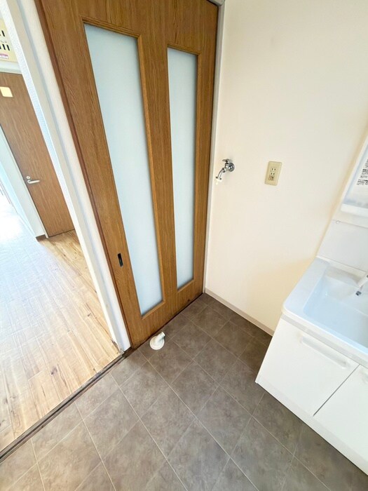 物件内観写真15　(洗濯機置場)