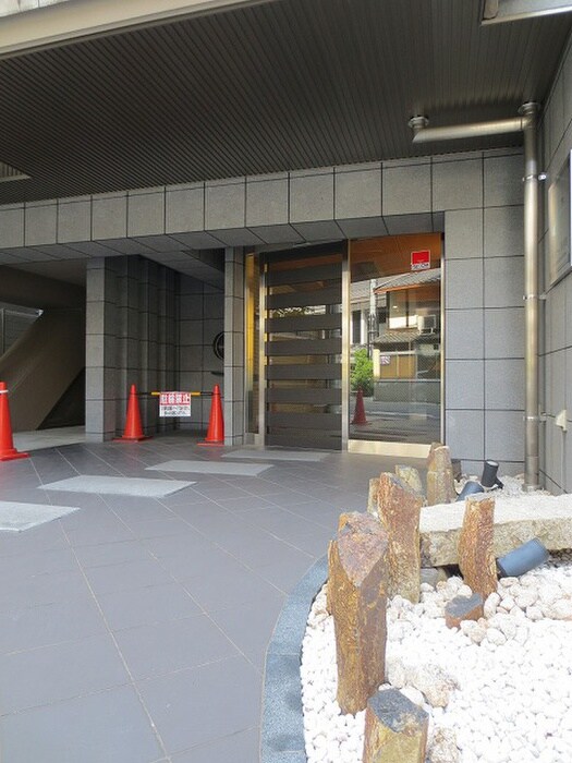 物件外観写真5　(エントランス部分)