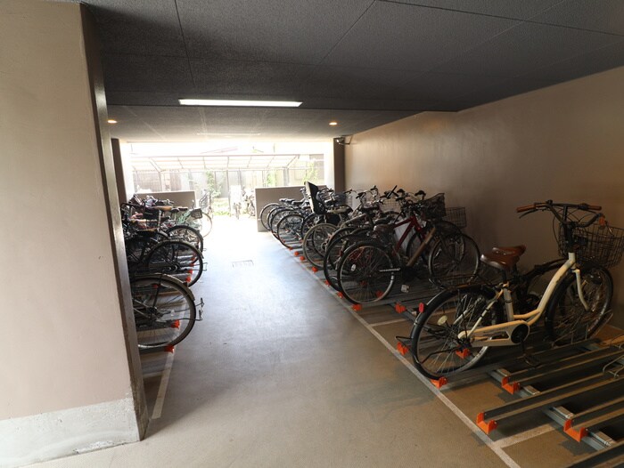 物件外観写真5　(駐車場)