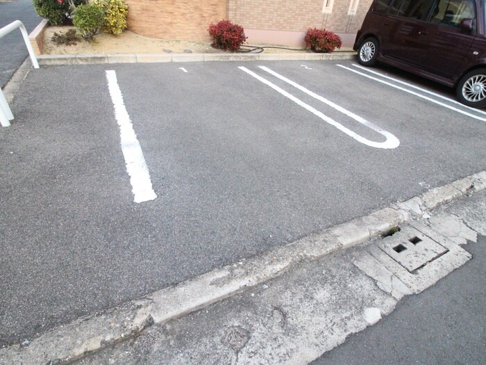 物件外観写真3　(駐車場)